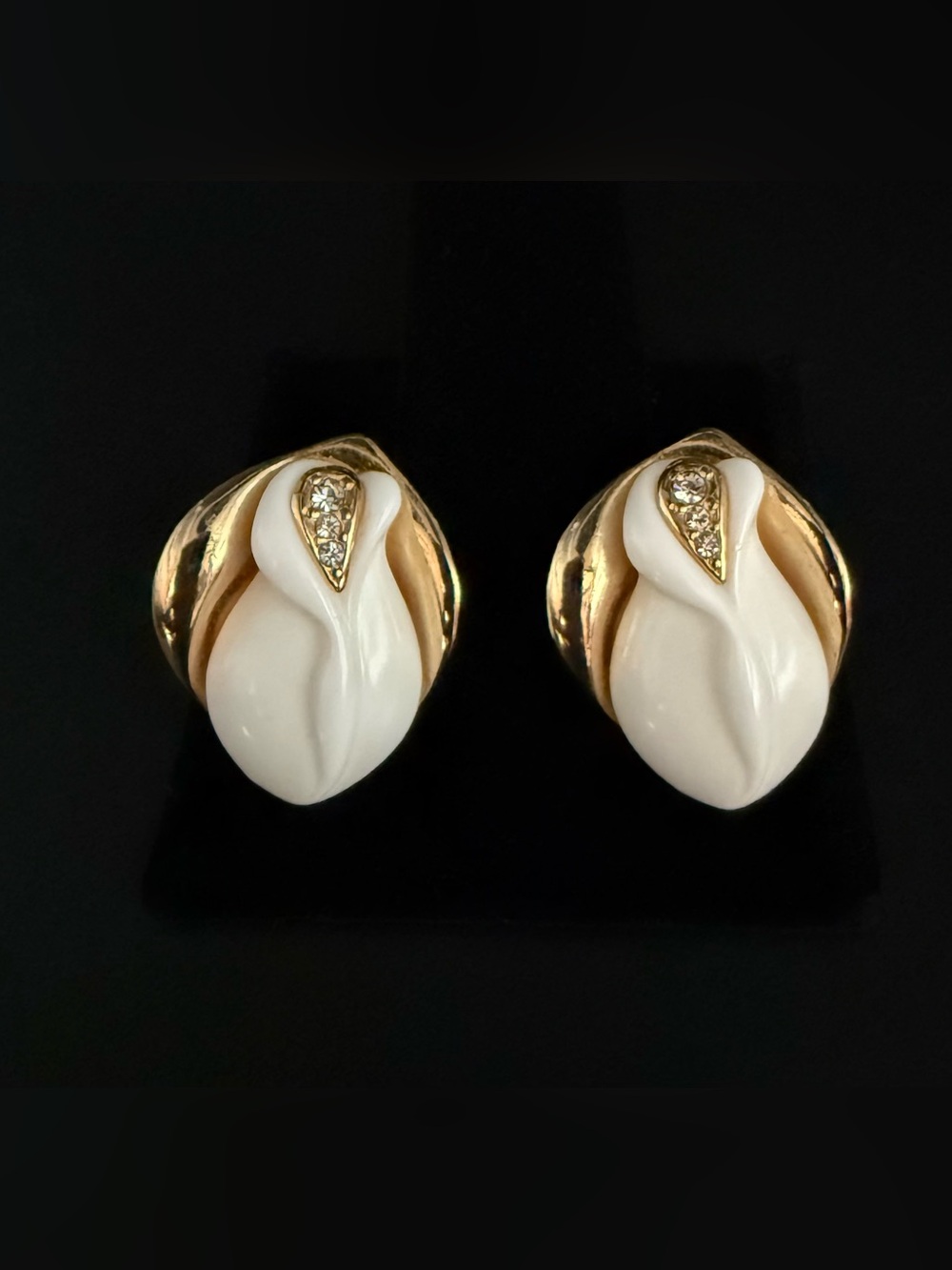 Vintage Kenneth Jay Lane White Acrylic & Rhinestone Earrings Gold Tone Metal - Picture 3 of 4
